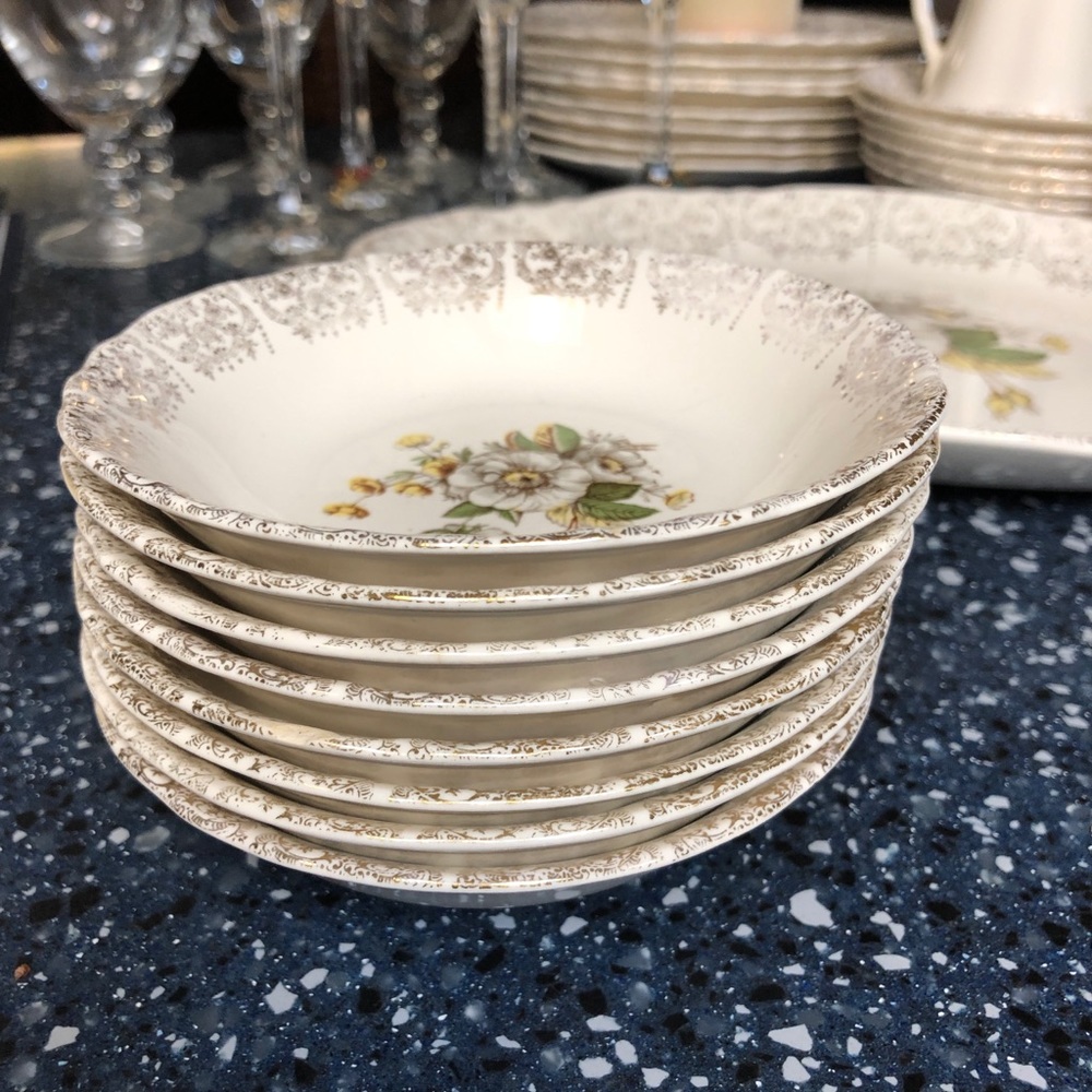 Royal Monarch Antique/Vintage Dinnerware - Picture 4 of 8
